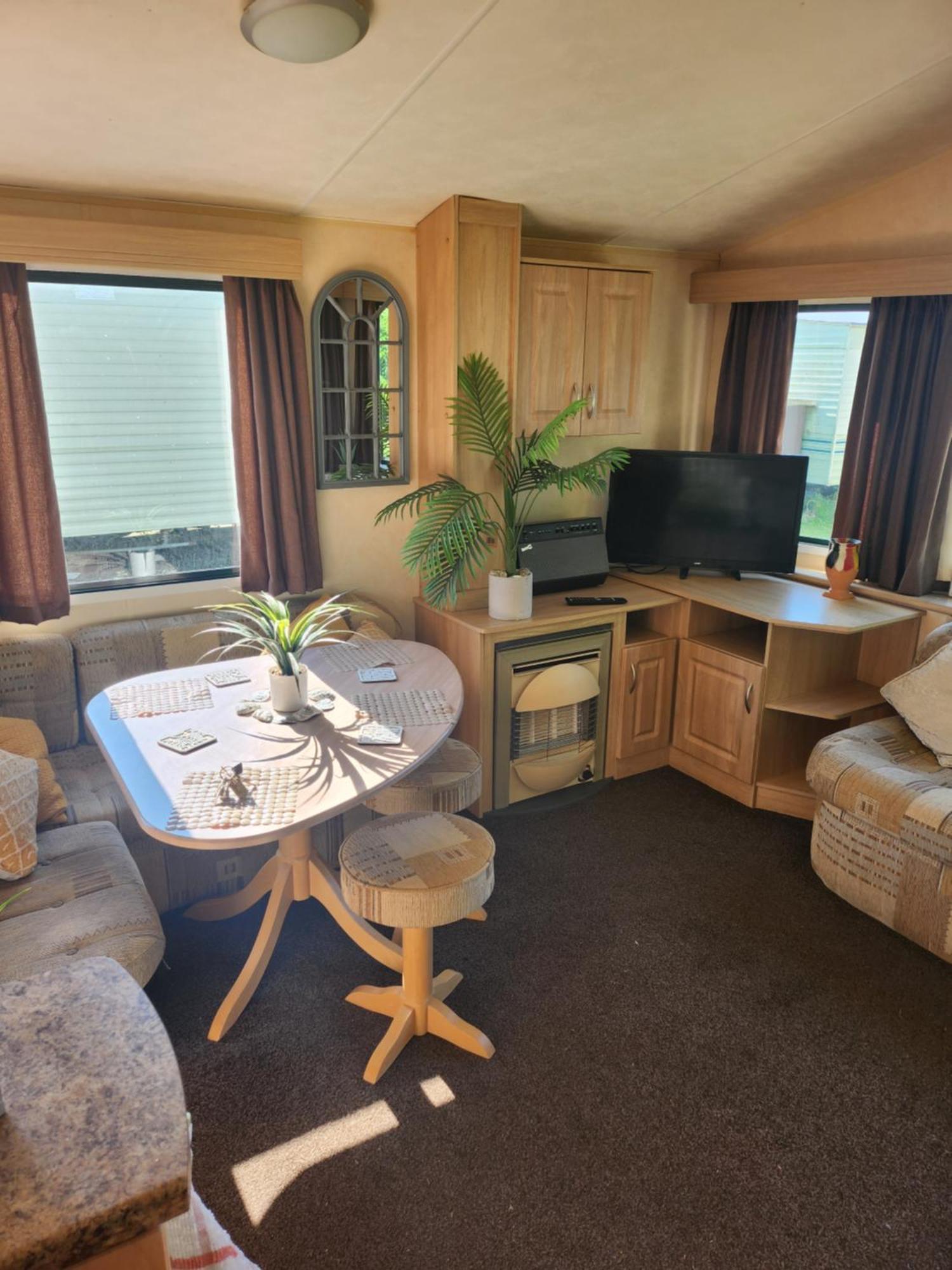 Promenade 3mins Fantasy Island On The Min 3 Nights 6 Berth *