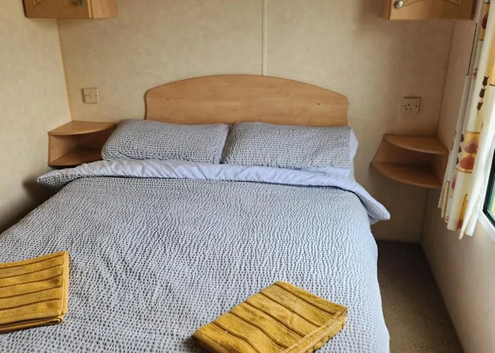 Promenade 3Mins Fantasy Island On The Beach Min 3 Nights 6 Berth