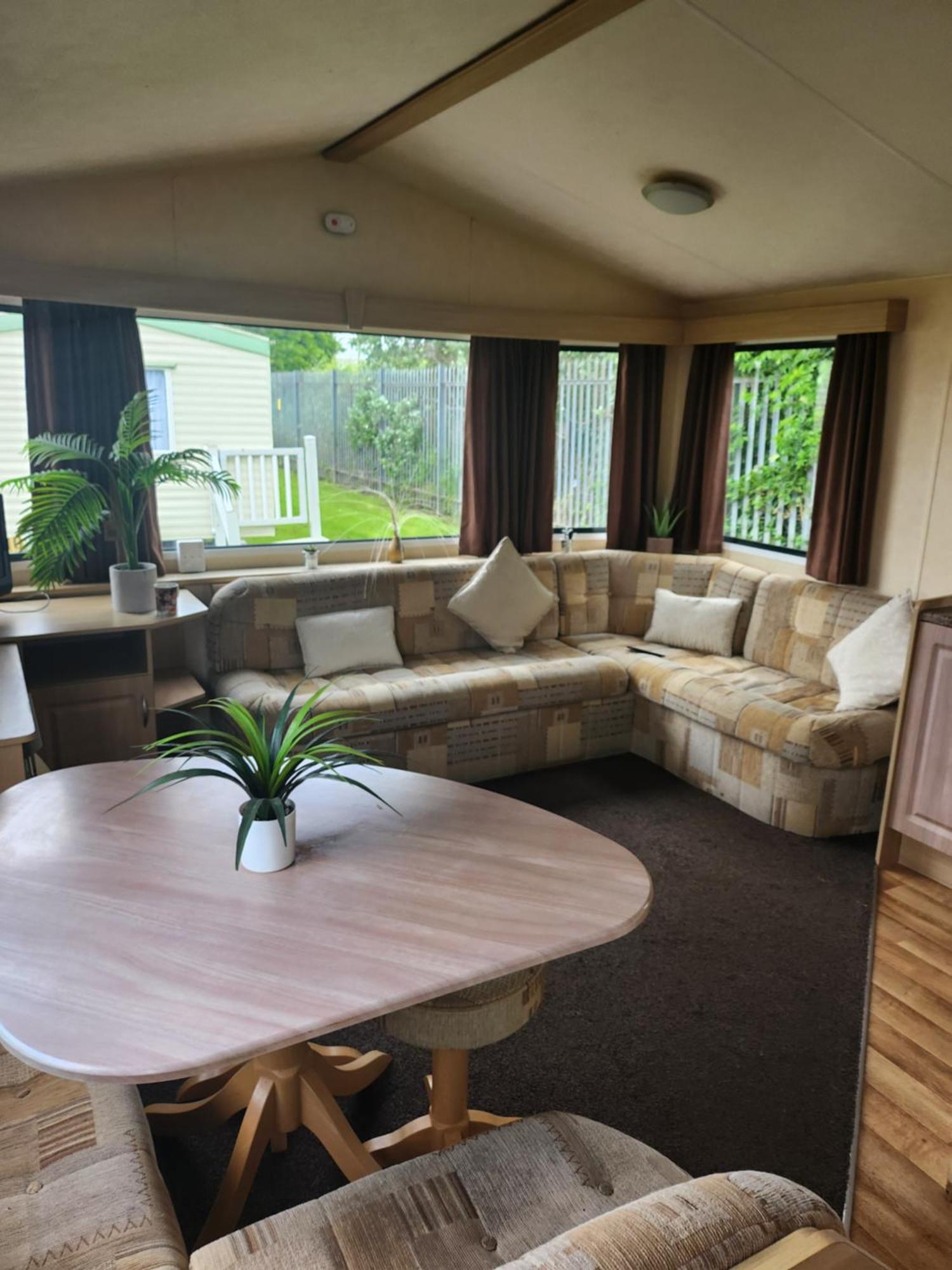 Promenade 3mins Fantasy Island On The Min 3 Nights 6 Berth Campsite