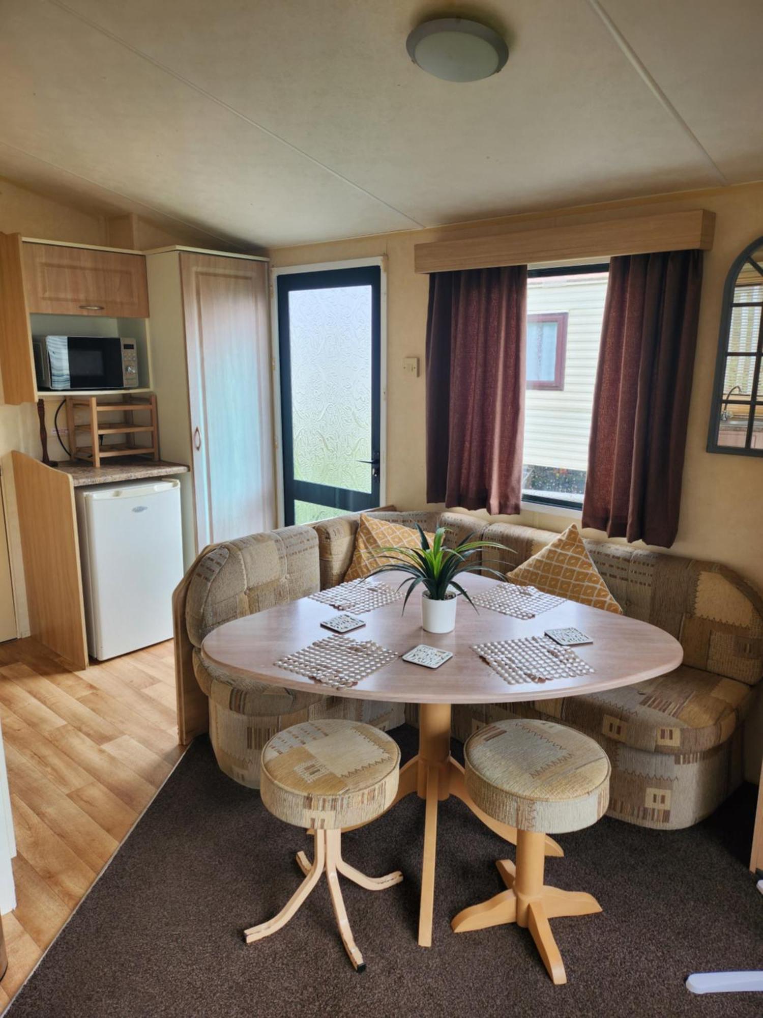 Promenade 3mins Fantasy Island On The Min 3 Nights 6 Berth Campsite *